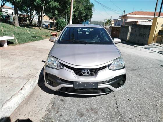 TOYOTA ETIOS 1.5 XS 16V FLEX 4P AUTOMÁTICO TOYOTA ETIOS 1.5 XS 16V FLEX 4P AUTOMÁTICO
